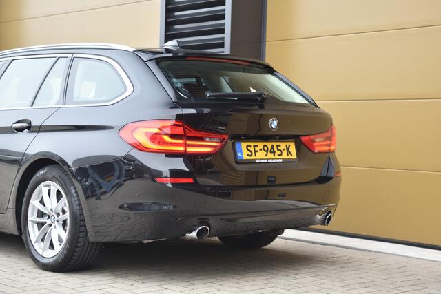BMW 5-SERIE Touring 520i High Executive * Comfortstoelen * Panoramadak * Soft-close * Keyless * Trekhaak *