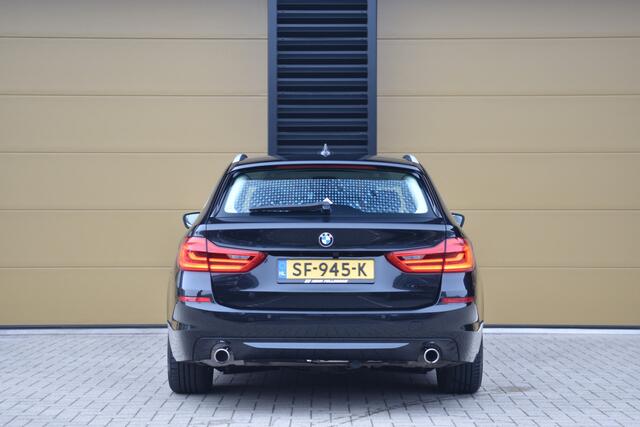 BMW 5-SERIE Touring 520i High Executive * Comfortstoelen * Panoramadak * Soft-close * Keyless * Trekhaak *