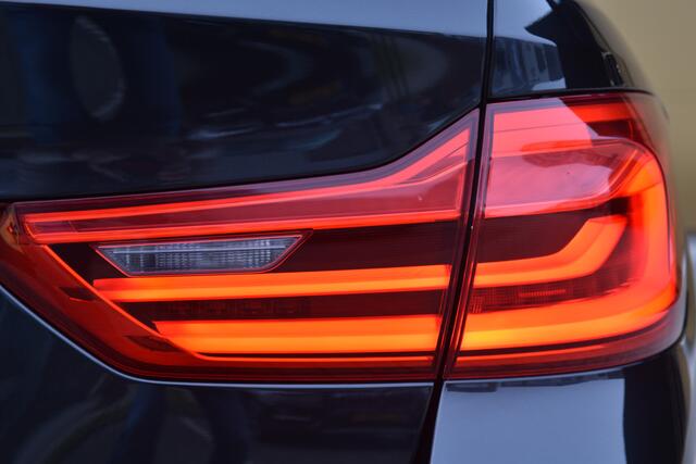 BMW 5-SERIE Touring 520i High Executive * Comfortstoelen * Panoramadak * Soft-close * Keyless * Trekhaak *