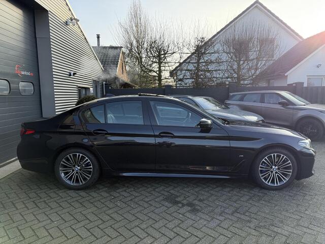 BMW 5-SERIE 540d xDrive High Executive M-Sport | Panoramadak | 360* Camera | DAB | Elektrische Trekhaak |