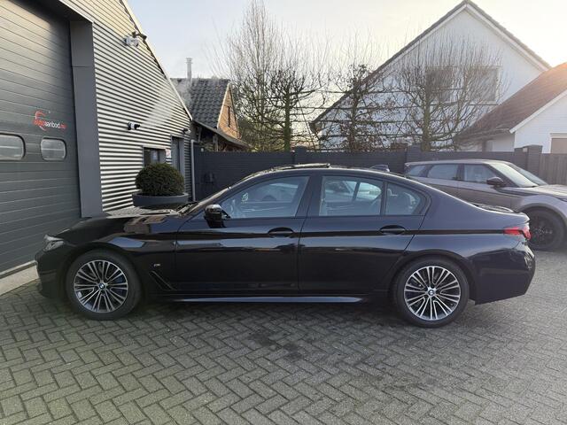 BMW 5-SERIE 540d xDrive High Executive M-Sport | Panoramadak | 360* Camera | DAB | Elektrische Trekhaak |