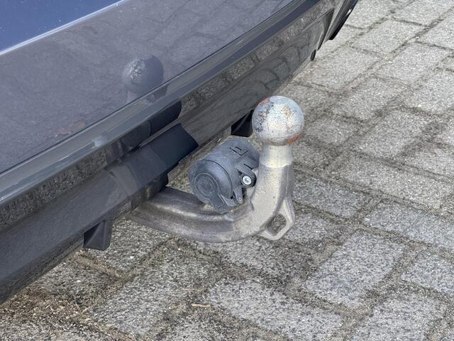 BMW 5-SERIE Touring 530i xDrive High Executive M Sport Pakket Automaat / Live Cockpit Professional / Panoramadak / Trekhaak / Integrale Actieve Besturing / Stoelventilatie / Driving Assistant Professional / Laserlight / Bowers & Wilkins / M Sportremsysteem / Soft Clo