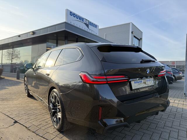 BMW 5-SERIE Touring 520i M Sport Pro Pano-Dak | Adapt. Cruise | Iconic Glow | Harman Kardon