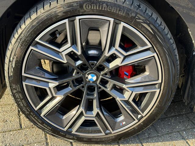 BMW 5-SERIE Touring 520i M Sport Pro Pano-Dak | Adapt. Cruise | Iconic Glow | Harman Kardon