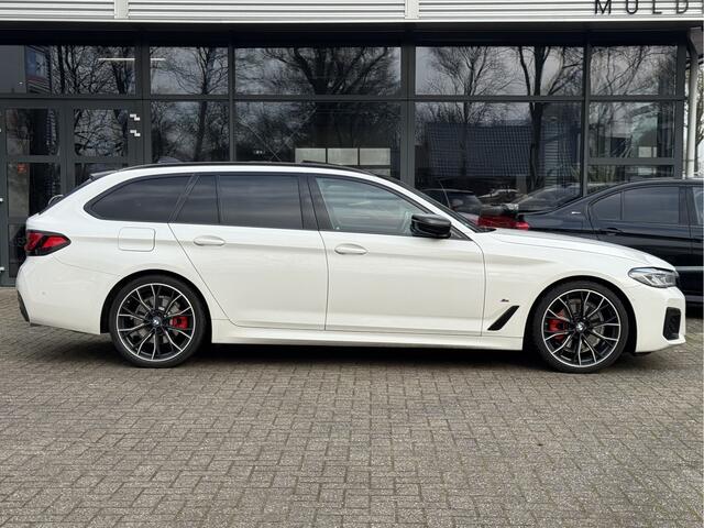 BMW 5-SERIE Touring 520i High Executive M-Sport/Panorama/Leer/Head-Up/Laser/Navi/Clima/Cruise