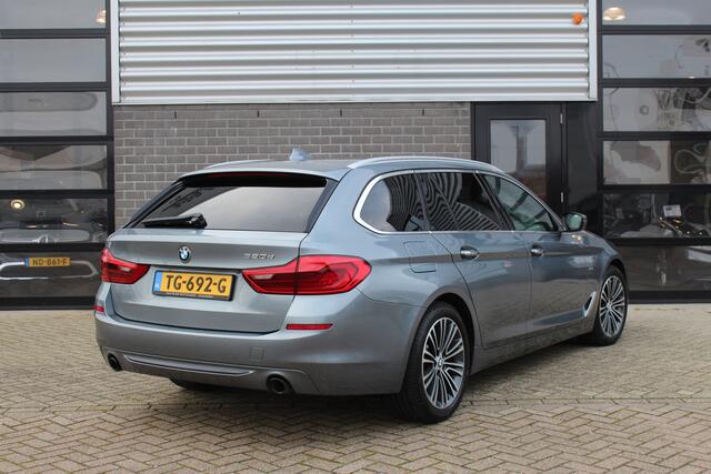 BMW 5-SERIE Touring 520d High Executive / Panoramadak / N.A.P.