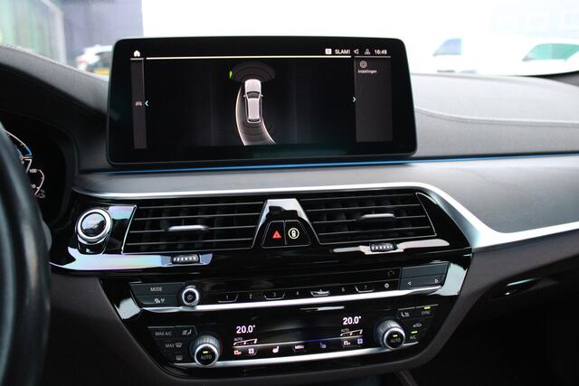 BMW 5-SERIE Touring 530e xDrive High Executive Luxury Line Automaat / Trekhaak / Laserlight / Active Cruise Control / Comfortstoelen / Stoelverwarming / Live Cockpit Professional