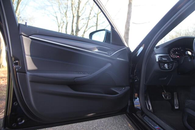 BMW 5-SERIE 530e M Sport |HIFI|Stuurver|Drivingass|CarbonZwart|