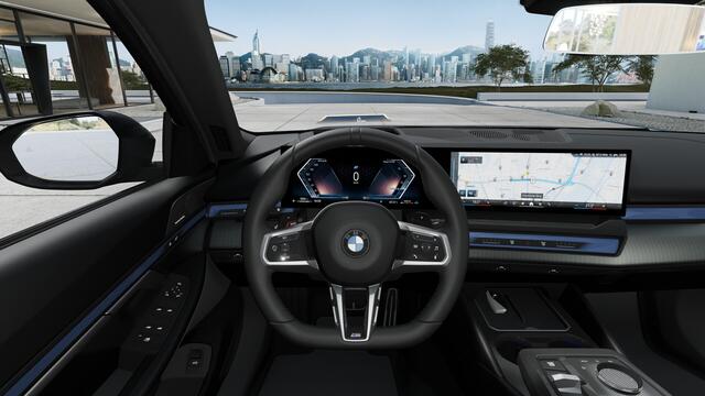BMW 5-SERIE 520i High Executive M Sport Automaat / Trekhaak / Adaptieve LED / Parking Assistant Plus / Stuurverwarming / Comfort Access / Live Cockpit Professional