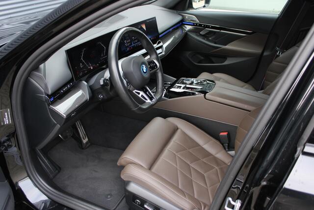 BMW 5-SERIE Touring 530e xDrive M-Sport Pro Bowers & Wilkins Trekhaak LED Stoelkoeling/verwarming