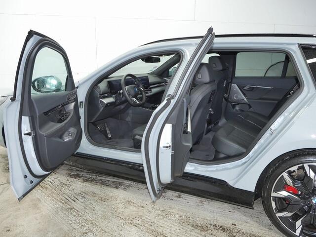 BMW 5-SERIE Touring 550e xDrive M-Sport Pro | 21" | Adaptief Onderstel Professional | Bowers & Wilkins | Autobahnassistent | Panorama | Trekhaak