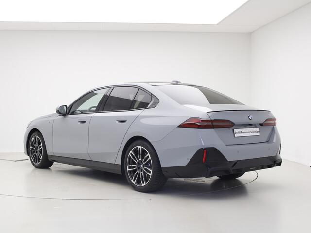 BMW 5-SERIE 520i M-Sport Pro | Panorama | Harman Kardon |Stoelventilatie | Driving Assistant Professional