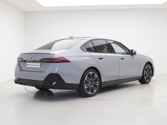 BMW 5-SERIE 520i M-Sport Pro | Panorama | Harman Kardon |Stoelventilatie | Driving Assistant Professional