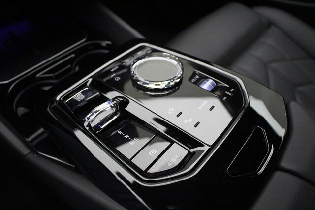 BMW 5-SERIE 520i M-Sport Pro | Panorama | Harman Kardon |Stoelventilatie | Driving Assistant Professional