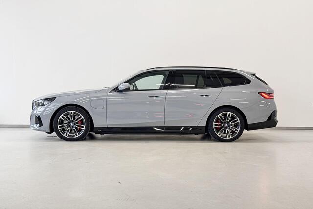 BMW 5-SERIE Touring 530e Innovation Pack M Sportpakket Pro Aut. - Beschikbaar vanaf: Maart 2026