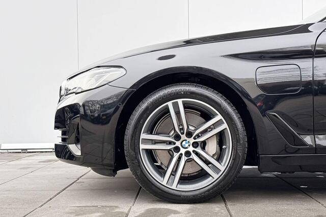 BMW 5-SERIE Touring 530e High Executive Luxuryline Comfort Acces / Glazen Schuifdak / Stoelverwarming / Adaptieve Led / Driving Prof / Parking Plus / Head Up / Hifi