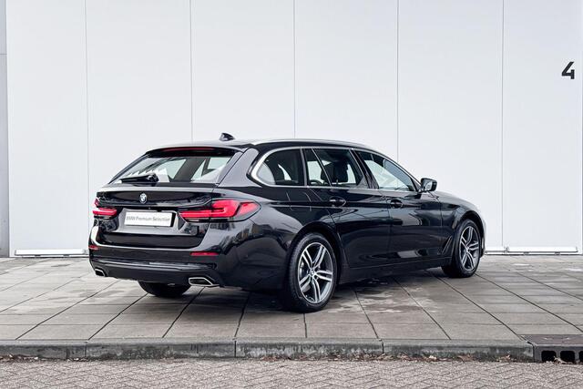 BMW 5-SERIE Touring 530e High Executive Luxuryline Comfort Acces / Glazen Schuifdak / Stoelverwarming / Adaptieve Led / Driving Prof / Parking Plus / Head Up / Hifi