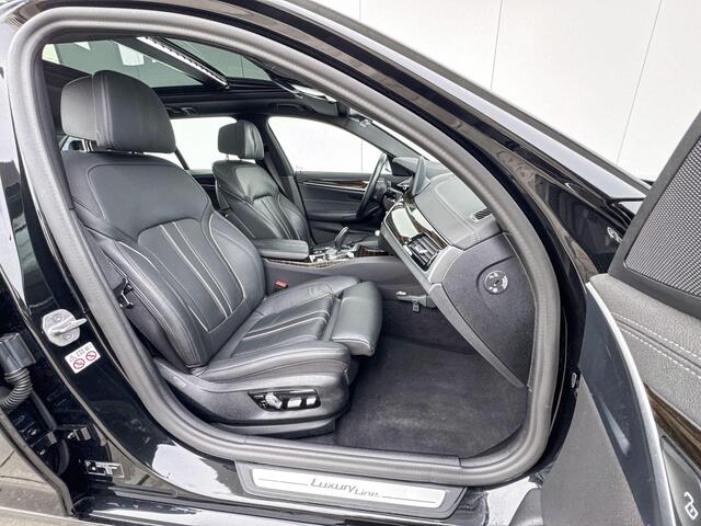 BMW 5-SERIE Touring 530e High Executive Luxuryline Comfort Acces / Glazen Schuifdak / Stoelverwarming / Adaptieve Led / Driving Prof / Parking Plus / Head Up / Hifi