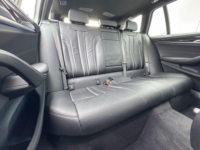 BMW 5-SERIE Touring 530e High Executive Luxuryline Comfort Acces / Glazen Schuifdak / Stoelverwarming / Adaptieve Led / Driving Prof / Parking Plus / Head Up / Hifi