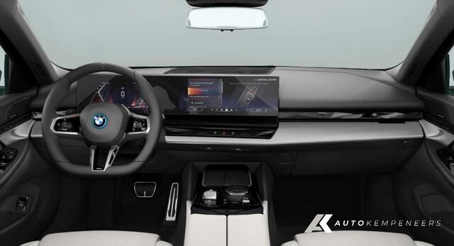 BMW 5-SERIE 530e xDrive M Sport | Comfort Seats | Ventilatie | Head-up | Trekhaak | Harman/Kardon | Driving Ass Prof. | 20' inch |