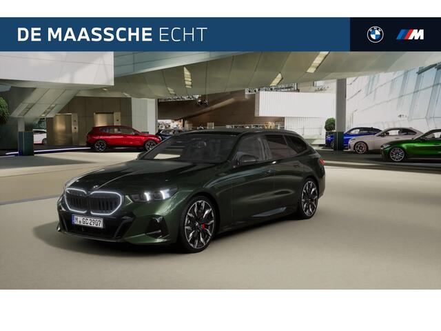 BMW 5-SERIE Touring 530e M Sport Automaat / Panoramadak / Trekhaak / Bowers & Wilkins / M Multifunctionele Stoelen / Adaptieve LED / Parking Assistant Plus / Comfort Access