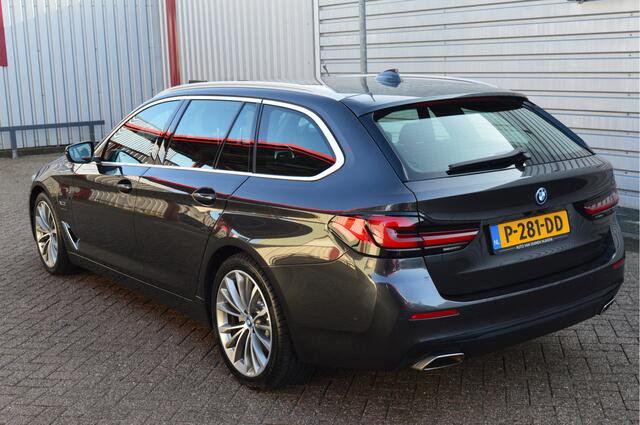 BMW 5-SERIE Touring 530e Business Edition Plus O.a: PDC, Camera, Stoelverw, ACC, Carplay, Etc. All-in prijs!