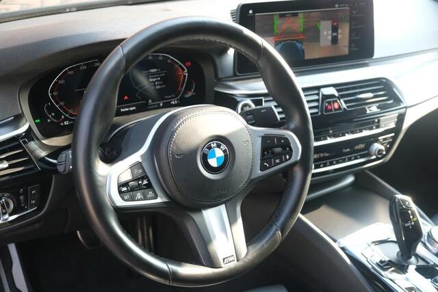 BMW 5-SERIE 530i 252pk High Executive | M Sport | Laser LED | Schuif-/kanteldak | 360° Camera | Blind Spot | Keyless | Leder | Trekhaak