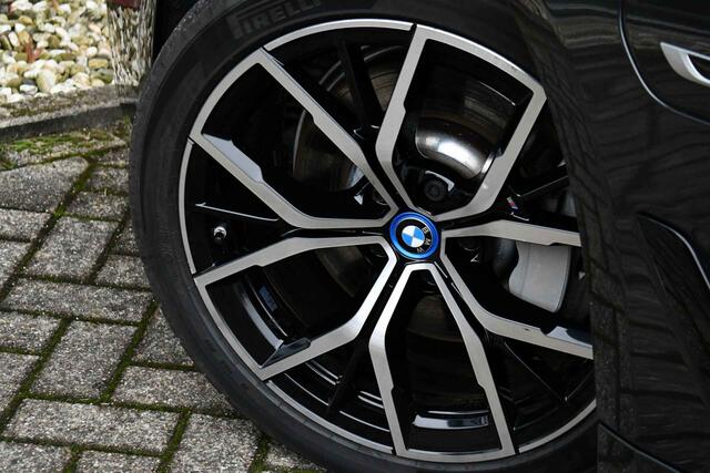 BMW 5-SERIE 530e M-Sport Pano Trekh HUD