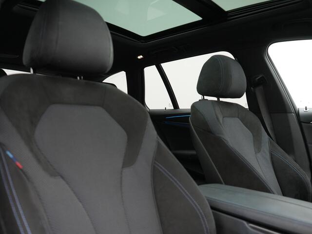 BMW 5-SERIE Touring 530e xDrive M Sport Plug In Hybrid 293pk Dealer O.H. PHEV | Panodak | Head Up | Laser LED | 360 Camera | Harman & Kardon | Sfeerverlichting | Alcantara Sportstoelen Verwarmd | Keyless | Blis | Virtual | Navigatie | DAB |