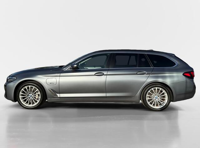 BMW 5-SERIE Touring 5 Serie Touring 530e High Executive I Trekhaak I Leder I Camera | Apple Carplay/Android Auto | DAB | Elektrisch wegklapbare trekhaak