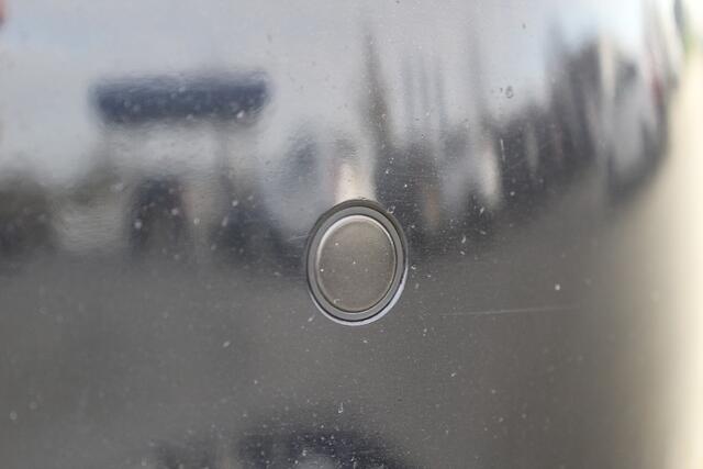 BMW 5-SERIE Touring 530i High Executive M-sport | Incl. 12 maanden garantie | Panoramadak | Dodehoek detectie | Geheugenstoelen | Parkeercamera | Standkachel | Head-up display | Elektrisch uitklapbare trekhaak | Stoelverwarming | Draadloze telefoonlader | Luxe leder