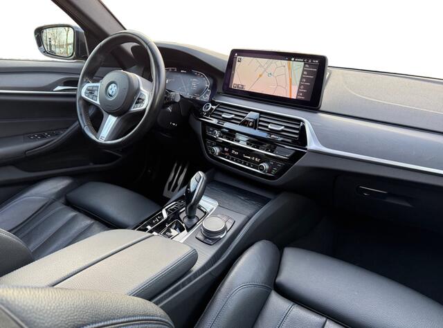 BMW 5-SERIE 530e M-Sport I Shuifdak I Trekhaak I Leder | Apple Carplay/Android Auto | DAB | Elektrisch wegklapbare trekhaak