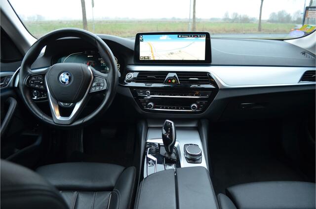 BMW 5-SERIE Touring 530e Leer | Head Up | Stuur-Stoelverw v+a | Adapt Cr | Sfeerverl.| Dealer onderhouden!
