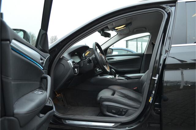 BMW 5-SERIE Touring 530e Leer | Head Up | Stuur-Stoelverw v+a | Adapt Cr | Sfeerverl.| Dealer onderhouden!