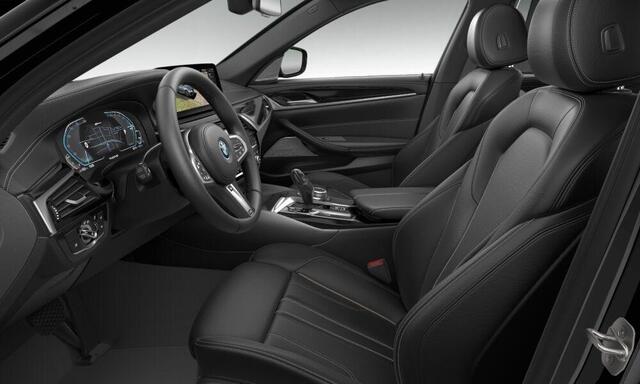 BMW 5-SERIE Touring 530e Business Edition Plus Luxury Line - Trekhaak - Panoramadak - Driving Assistant Professional - Harman Kardon - Head up - Elektrisch verwarmde voorstoelen - Parking Assistant Plus - Comfort acces -