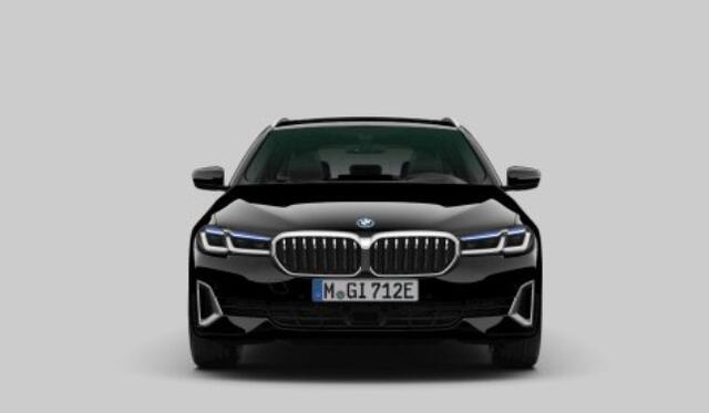 BMW 5-SERIE Touring 530e Business Edition Plus Luxury Line - Trekhaak - Panoramadak - Driving Assistant Professional - Harman Kardon - Head up - Elektrisch verwarmde voorstoelen - Parking Assistant Plus - Comfort acces -