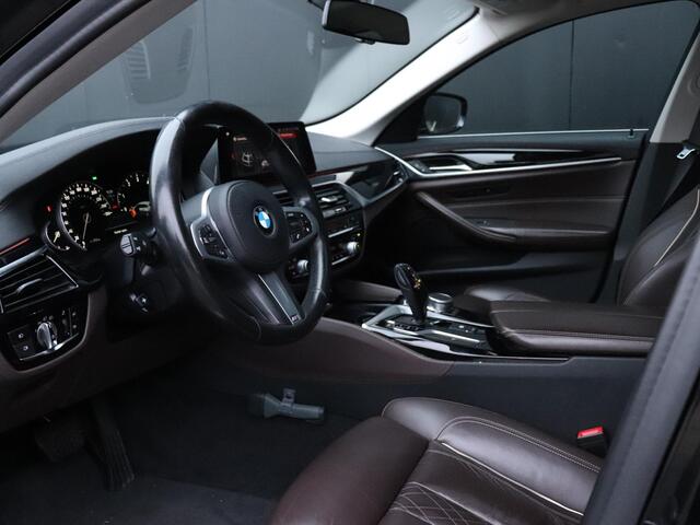 BMW 5-SERIE Touring 520i Corporate Lease High Executive | LEDER | MEMORY | PANO-DAK | CAMERA | APPLE CARPLAY | STOELVERW. | CRUISE | NAVI |