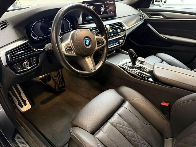BMW 5-SERIE Touring 530e xDrive M Sport Trekhaak Panoramadak Head-Up Display Leder Dynamic Damping Control Driving Assistant Professional Parkeerassistent-pakket Plus Laser
