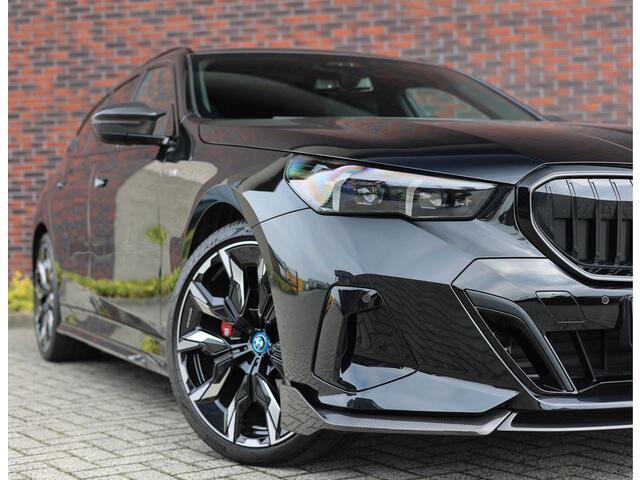 BMW 5-SERIE Touring 530e xDrive | M Performance - Pano - Trekhaak - HUD