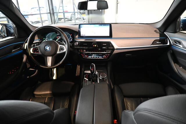 BMW 5-SERIE Touring 530e xDrive Business Edition Plus M-Pakket Panoramadak Head Up Laser-LED Adaptieve cruise Inruil Mogelijk!