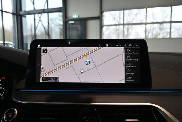 BMW 5-SERIE Touring 530e xDrive Business Edition Plus M-Pakket Panoramadak Head Up Laser-LED Adaptieve cruise Inruil Mogelijk!