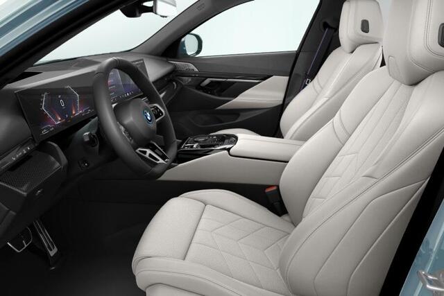 BMW 5-SERIE Touring 550e xDrive Innovation Pack M Sportpakket Pro Aut. - Verwacht: Februari 2026