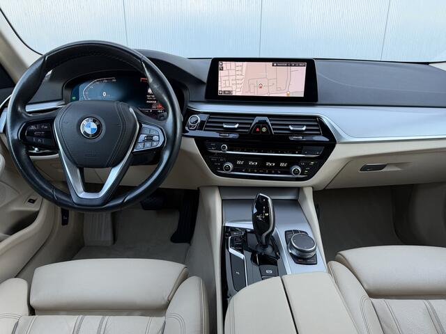 BMW 5-SERIE Touring 520i High Executive Edition Trekhaak/Leer/Apple Carplay.