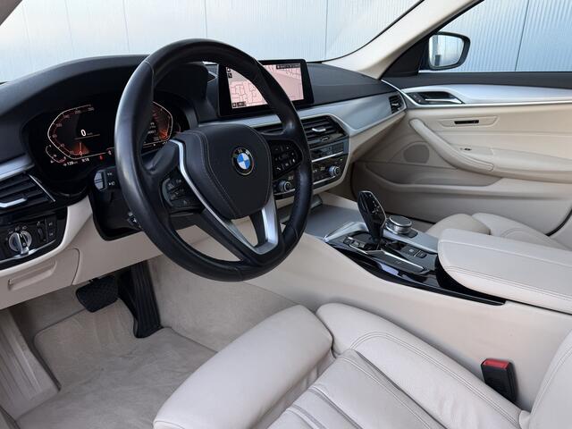 BMW 5-SERIE Touring 520i High Executive Edition Trekhaak/Leer/Apple Carplay.