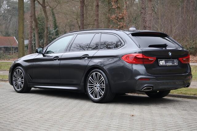 BMW 5-SERIE Touring 530i Executive M-Sport | Head Up AUT | Harman Kardon I Keyless, Stoelverwarming | Stuurwielverwarming | DAB | LED | Shadowline | Draadloos laden |Innovatiespakket | etc.