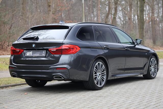 BMW 5-SERIE Touring 530i Executive M-Sport | Head Up AUT | Harman Kardon I Keyless, Stoelverwarming | Stuurwielverwarming | DAB | LED | Shadowline | Draadloos laden |Innovatiespakket | etc.
