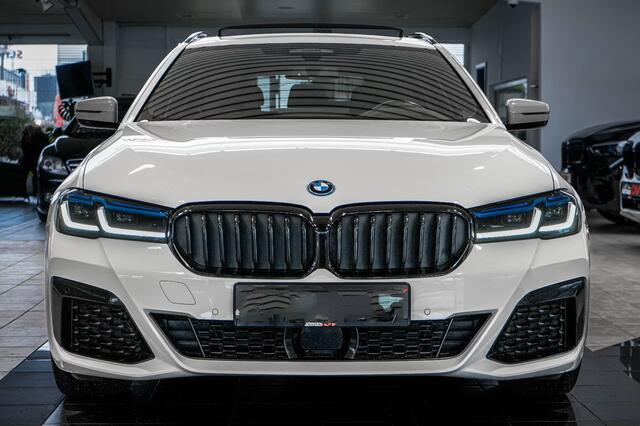 BMW 5-SERIE Touring 530e M-SPORT PRO ** LASER, M-SPORT SPORTST, PANORAMA, ACC, HuD, 19-inch LMV ** 1e EIG - UNFALLFREI - BMW GAR ** ** INFORMEER OOK NAAR ONZE AANTREKKELIJKE FINANCIAL-LEASE TARIEVEN **