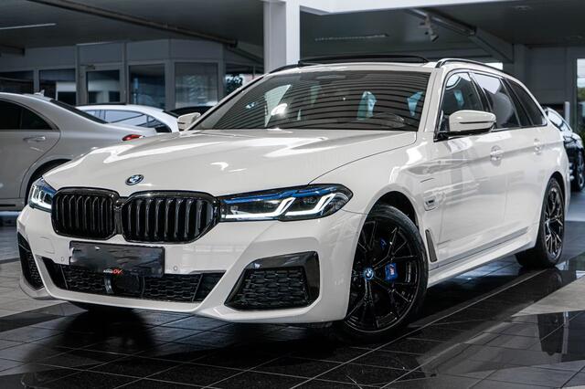 BMW 5-SERIE Touring 530e M-SPORT PRO ** LASER, M-SPORT SPORTST, PANORAMA, ACC, HuD, 19-inch LMV ** 1e EIG - UNFALLFREI - BMW GAR ** ** INFORMEER OOK NAAR ONZE AANTREKKELIJKE FINANCIAL-LEASE TARIEVEN **