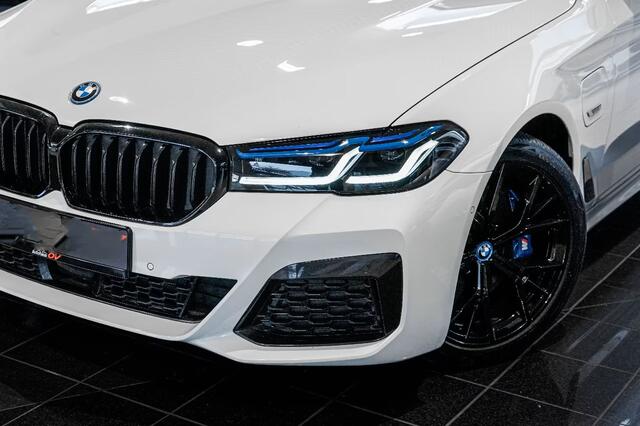 BMW 5-SERIE Touring 530e M-SPORT PRO ** LASER, M-SPORT SPORTST, PANORAMA, ACC, HuD, 19-inch LMV ** 1e EIG - UNFALLFREI - BMW GAR ** ** INFORMEER OOK NAAR ONZE AANTREKKELIJKE FINANCIAL-LEASE TARIEVEN **
