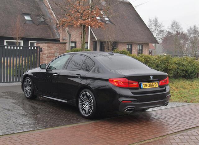 BMW 5-SERIE 530i High Executive | M-Pakket | Camera | Sfeerverlichting | Automaat | NL-Auto |